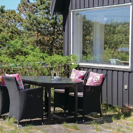 3 Bedroom Amazing Home In Hundested *